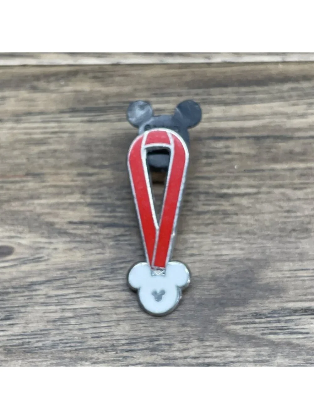 Disney Pin 2010 Hidden Mickey 4 of 5 Red Lanyard Ribbon WDW Pin Traders JD KG